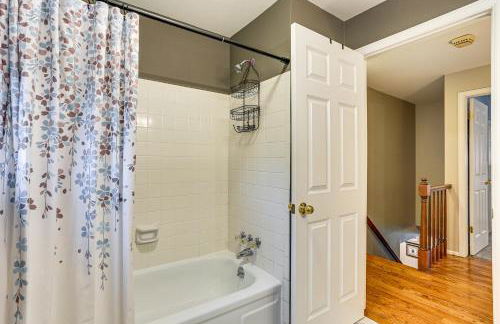 Spacious Family Home with Deck and Yard in Littleton! - Foto 22