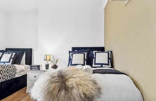 Bude Road Cosy and Modern Retreat Transport Link 4 BR By AltoLuxo Short Lets & Serviced Accommodation - Foto 17