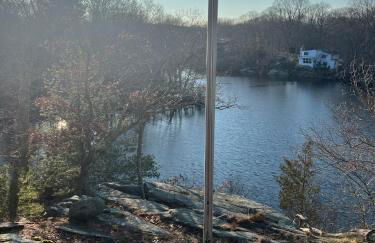 Waterfront Lakehouse Getaway in Clinton with HOT TUB - Foto 18