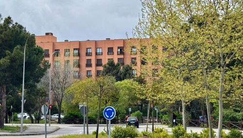 Airport Madrid Plenilunio Suites blue - Photo 5