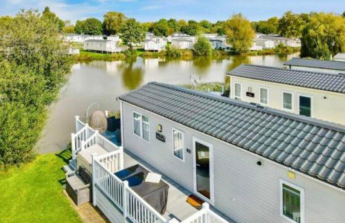 Exquisite Lake lodge in Hoburne Holiday Resort - Valentino Rose Lodge - Foto 3