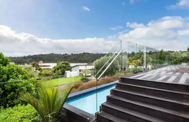 North Shore Mansion With 20M Pool - Photo 8