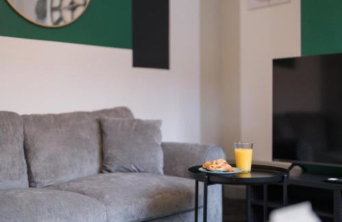 Perfect for Contractors & Families - Free Parking - Foto 26