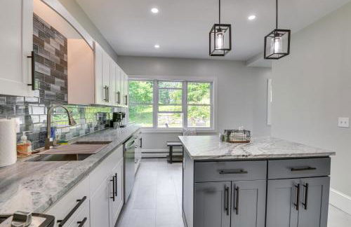 Charming Ticonderoga Home - Walk to Downtown! - Foto 8