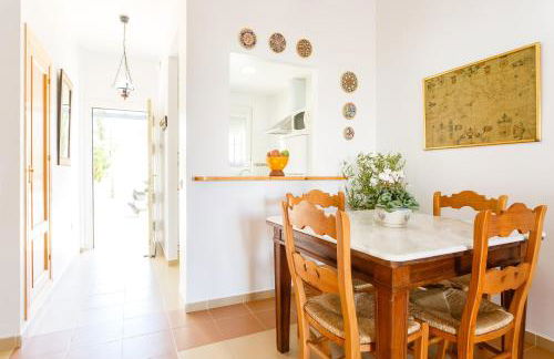 Bonito apartamento en campo de golf con piscina - Photo 9