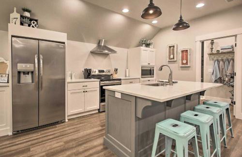 Chic Farmhouse w/ Creek in Heart of Wine Country! - Foto 8
