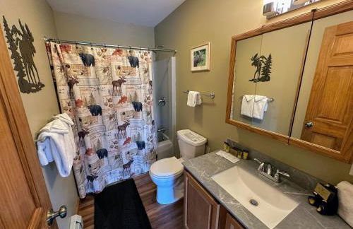 1800ML - As Seen on TV 1 mile from skiing great views hot tub fire pit beach Pool gym passes - Foto 27