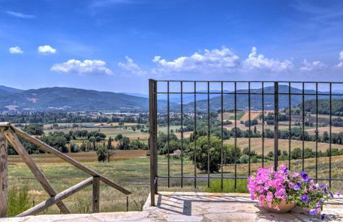 Villa San Lorenzo - Hilltop Villa With Private Pool, Jacuzzi & AirCO - Photo 9