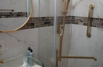 Massive lakefront home with HOT TUB - Foto 21