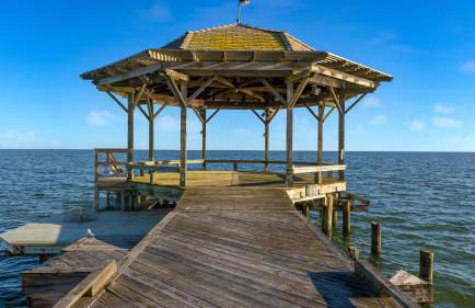Bay Estate Luxe Waterfront Home w/ Private Pier, Main+guest House, Bay Views - Foto 106