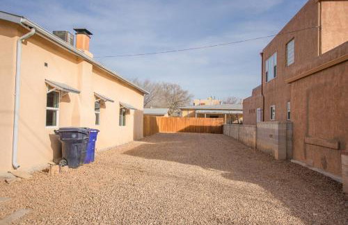 Grandma's Old Town Adobe House! Private Hot Tub-Close to Old Town-Pet Friendly-No Pet Fee! - Foto 56