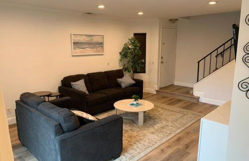 Beautifully Remodeled 2BR Prime Irvine Location - Photo 1