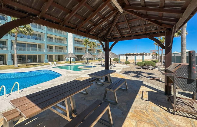 2BR Sunset Escape for Families - Foto 43