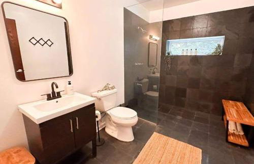 Unique and Private 25ft Waterfall House in Hunter - Foto 55