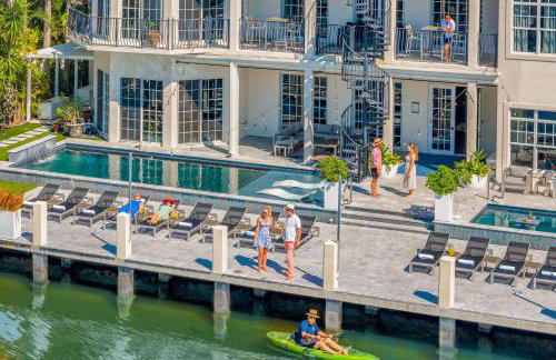 The Modern Castle Canal View Access Rooftop Living Greenhouse VlLLAS - Foto 10