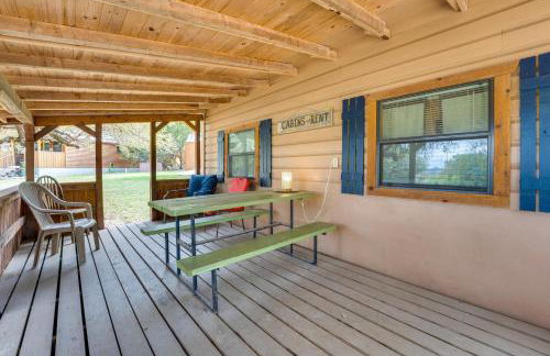 'Cabana Luna' Cabin w/ Deck, Swing & Fire Pit! - Foto 18