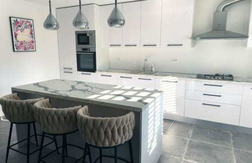 Private House 3 Bed, 3 Bath In Luka Dugi Otok - Photo 4