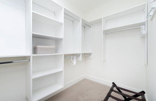 Modern Retreat with Hot Tub-Near Downtown Indy-Family Friendly - Foto 16