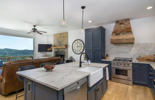 New Luxury 4 bedroom Mountain View Home w/hot tub! - Foto 1