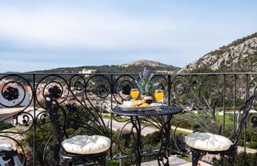 Elegant Hvar town villa with pool - Photo 24