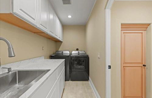 5800 sq ft Gorgeous Tarzana 7 bedroom 9 bathroom home with pool and hot tub - Foto 35