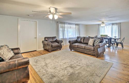 11 Mi to Lake Ouachita Family Cabin with Yard - Foto 5