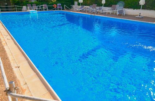 Luxury Villa with Pool, BBQ & Garden in Vouliagmeni - Foto 48