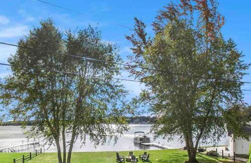 Sister Lakes Retreat Sleeps 17 Scenic View Hot Tub - Foto 16