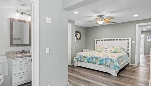 Sea Glass Dreams - Waterfront Pool Home, Mini Golf, Game Room, 110' Dock - Foto 5