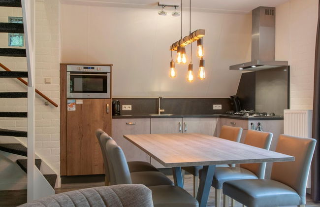 Cozy Woodland Getaway - Photo 17