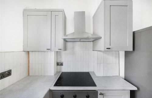 Newly refurbished 2 br apartment with a beautiful garden - Foto 35