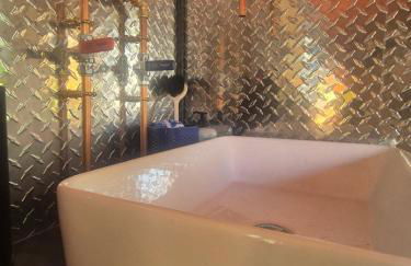 Brewers Bolt Cozy Unique Shepherds Hut - Hot Tub! - Photo 15