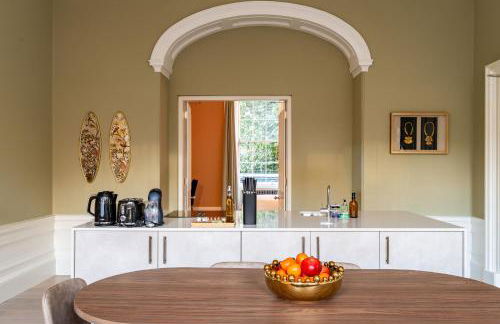 Dragon Suites Luxury Apartments at Rutland Square - Photo 1