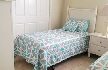 8 miles to Disney, 20 miles Universal, private pool, pool table, washer, dryer, cable, wifi, roku - Foto 4