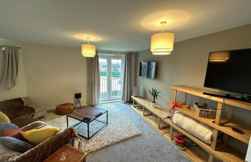 Spacious 2-Bedroom Flat Near Shops & Transport - Photo 8