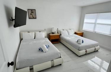 Luxury Pool Retreat Sleep 17 Near Beach - Foto 31