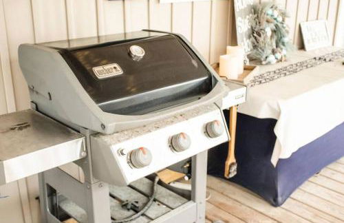 Pet Friendly Tranquil Cottage with Fire-Pit & Hot Tub Minutes to BEACHES - Foto 28