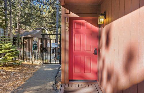 2BR Overlooks Shared Pool Near Gondola & Village - Foto 36