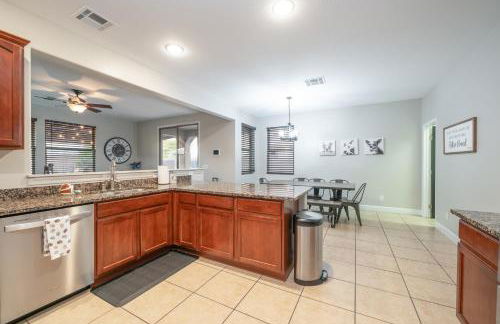 Pool and Patio Family-Friendly Goodyear Home! - Foto 13