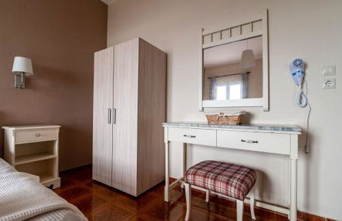 Lorraine's Cottage Style Studios, shared swimming pool and bbq only for guests at Simotata village - Photo 56