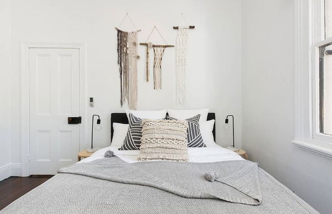 Historic 1890s House With Terraced Backyard Deck H346 - Photo 2