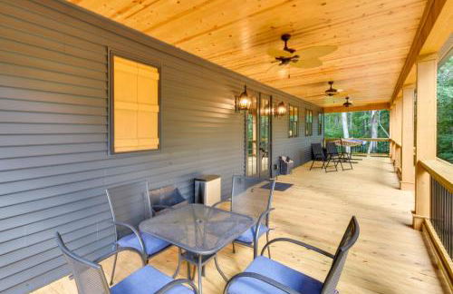 Luxurious Clarkesville Cabin with Decks and Fire Pit - Foto 28