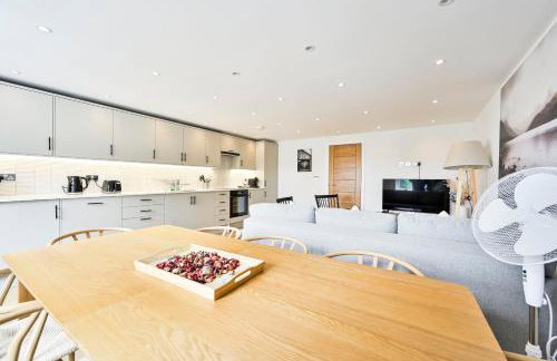 Stylish 3 Bedroom Apartment - Foto 9