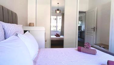 Near Port & City - Private Parking & Breakfast - Full apartment - Foto 4