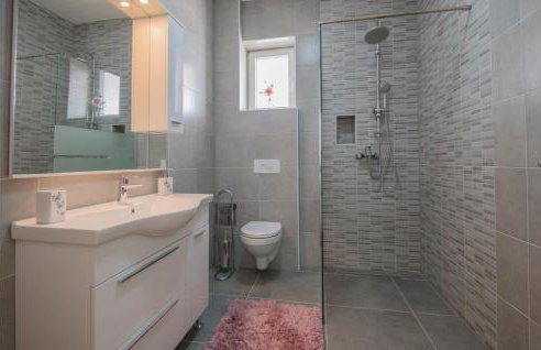 Beautiful Home In Donji Prolozac - Foto 37