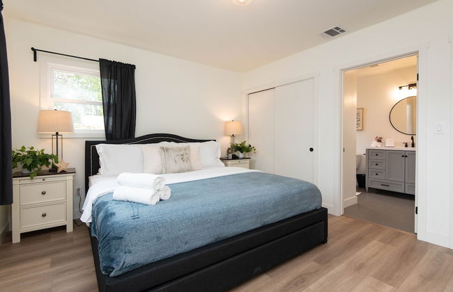 Epic House Near Griffith Observatory - Photo 5