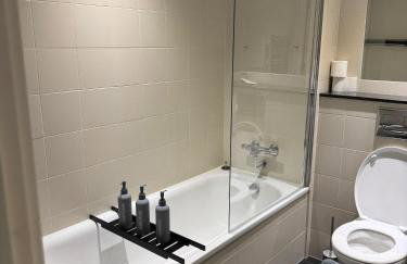 MediaCityUK - 2 Bedroom Modern Apartment - Foto 3