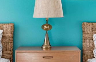 Explore the River Walk from Artsy Designer Retro Chic Home - Foto 10