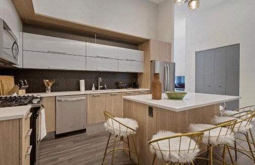 Experience Downtown Chicago at Millennium - Luxury Apartments in The Loop - Photo 5