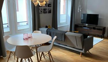 City Apartment - Photo 2